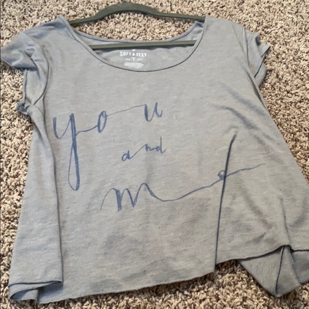 grey t shirt